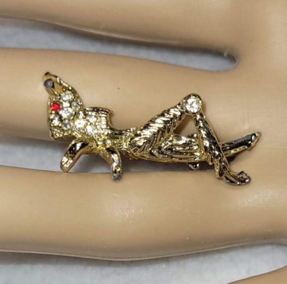 Vtg Goldtone Grasshopper Insect Bug Pin Brooch Red Rhinestone Eye Jewelry 1.5"